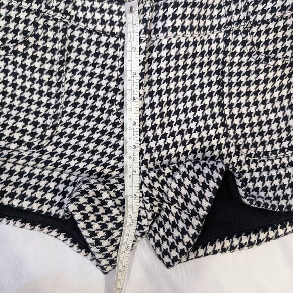 Y2K Guess | Low Rise Cuffed Hem Houndstooth Black & White Tweed Shorts | Size 29 - Picture 11 of 11